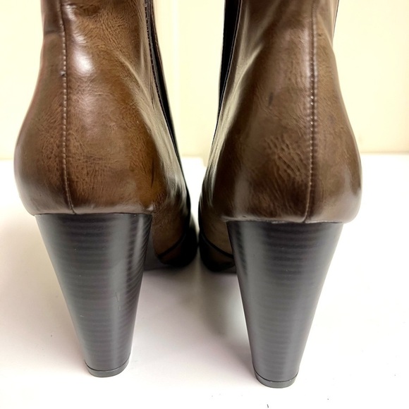 Penny Loves Kenny Women's Pupuper heel Chelsea Boot pointed toes distressed 10 - Picture 6 of 10